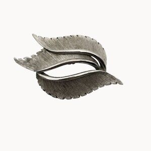 Vintage‎ Silver Tone Leaf Feather Etched Fashion Jewelry Brooch Pin